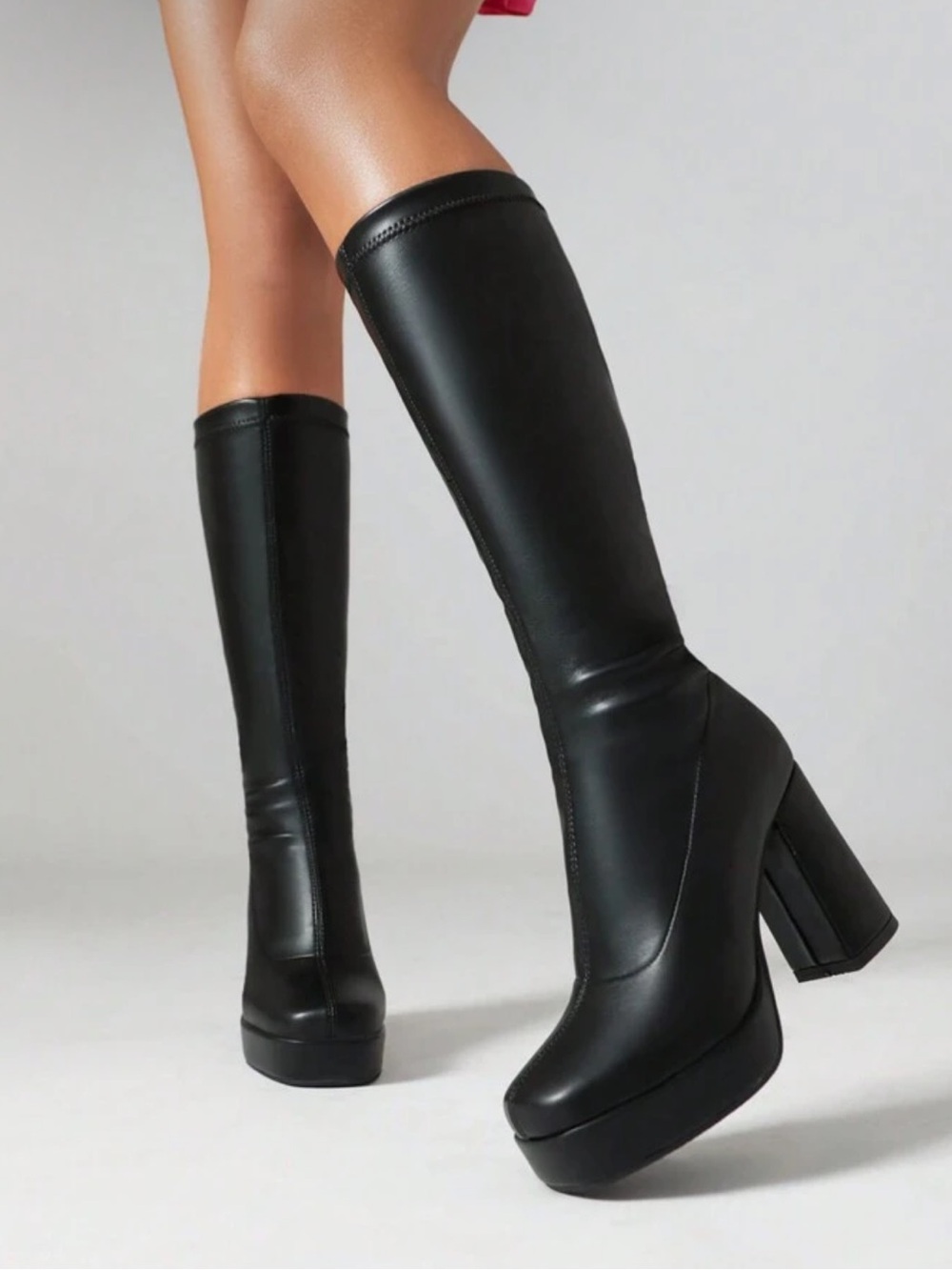 Black Knee-High Platform Boots - Sleek Women's Fashion Boots